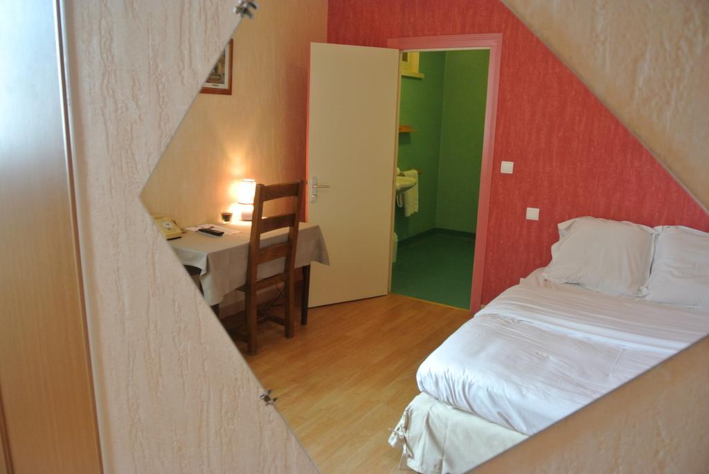 Hotel Le Central Boussac  Δωμάτιο φωτογραφία